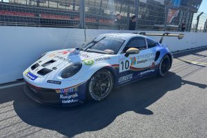 Amsterdam The Style Outlets opnieuw trotse sponsor van Niels Langeveld in Porsche Carrera Cup Benelux 2025